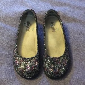 Algeria Petal Comfort Shoe, Broken Glass Mosaic EUC, size 9.5